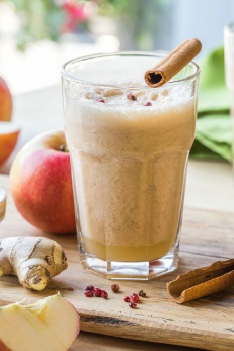 Elmalı Zencefilli Badem Sütlü Smoothie