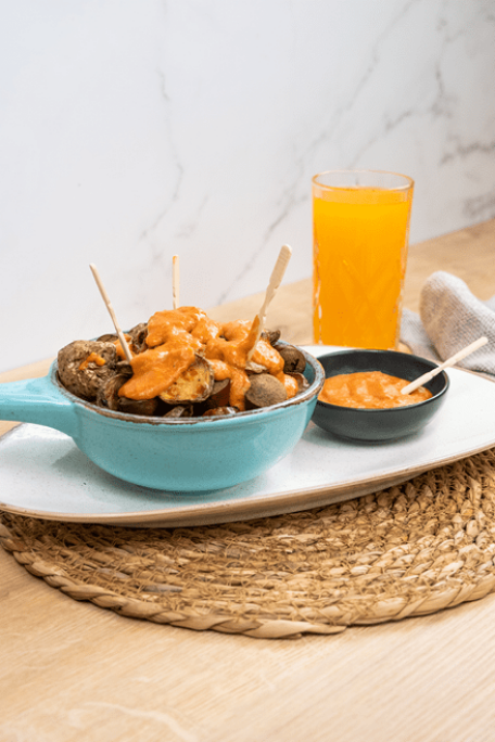 Bravas Soslu Dana Sosis ve Patates